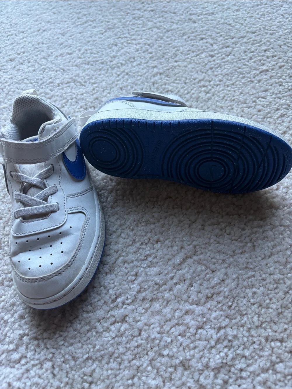 Nike White and Blue Kids Sneakers with Hook-and-Loop Strap